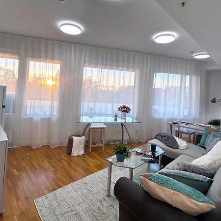 Stella'S Apartment - City Center - Free Secure Parking - Big Sun Terrace - Air Conditioning - Wifi - Tram To The Tallinn Bus Station And Old Town Exterior photo