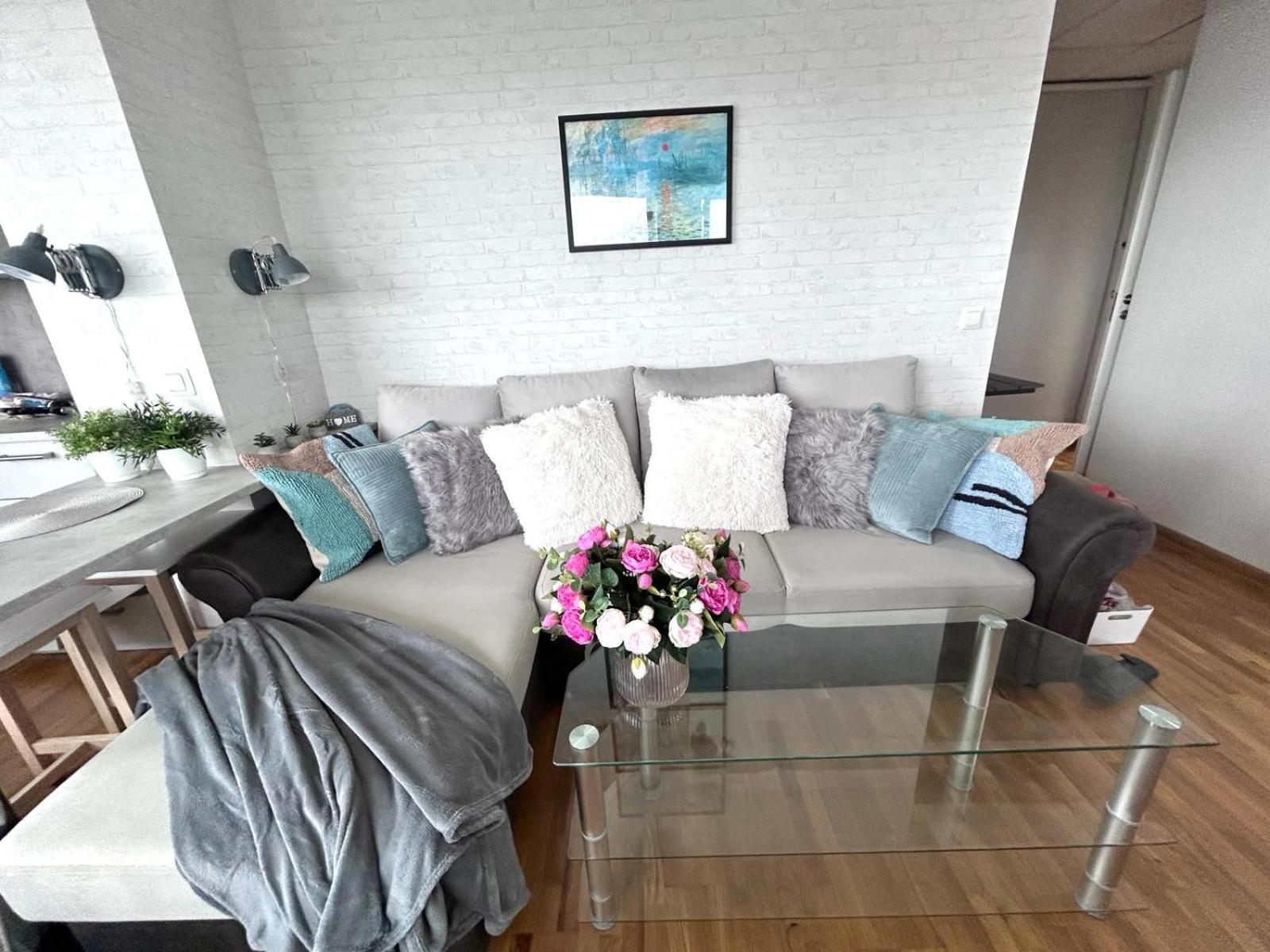 Stella'S Apartment - City Center - Free Secure Parking - Big Sun Terrace - Air Conditioning - Wifi - Tram To The Tallinn Bus Station And Old Town Exterior photo