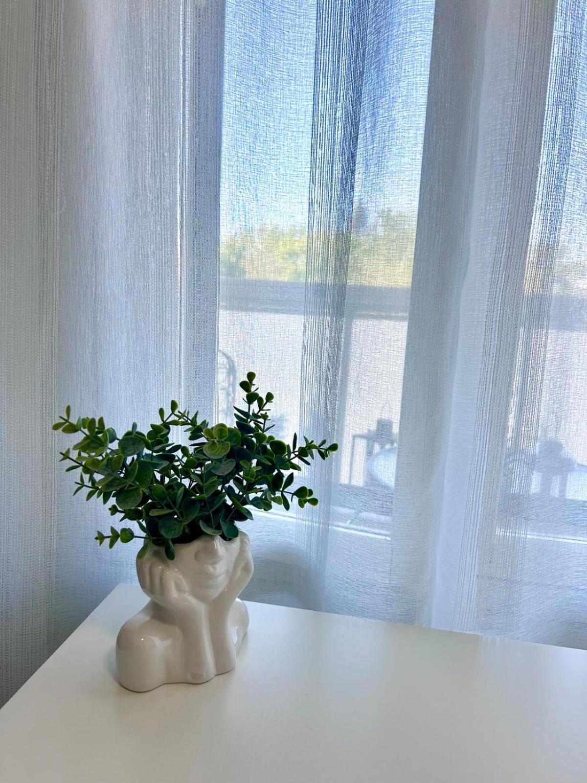 Stella'S Apartment - City Center - Free Secure Parking - Big Sun Terrace - Air Conditioning - Wifi - Tram To The Tallinn Bus Station And Old Town Exterior photo