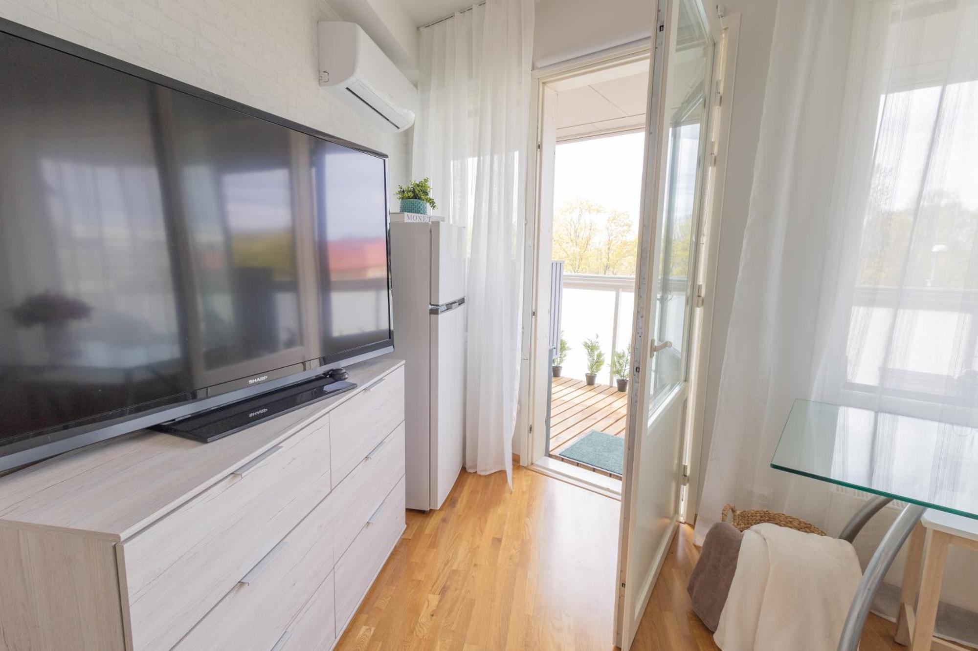 Stella'S Apartment - City Center - Free Secure Parking - Big Sun Terrace - Air Conditioning - Wifi - Tram To The Tallinn Bus Station And Old Town Exterior photo